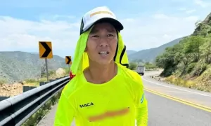 Runner Nhật Bản chạy 3000 km gây quỹ xây trường