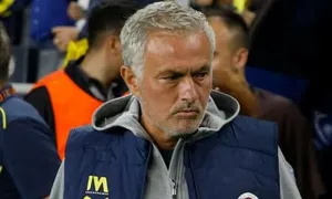 Đội bóng của Mourinho bị hạ thấp trước khi đấu Man Utd