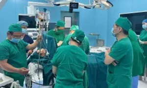 Mổ cứu bệnh nhân 17 tuổi bị xe tông đứt thận ở Côn Đảo