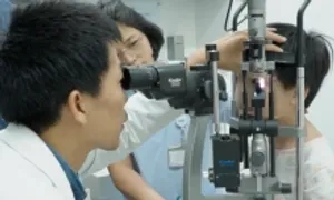 Bé gái suýt mù do biến chứng viêm xoang